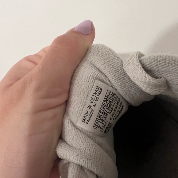 White Reeboks, size 7 - Picture 2 of 2